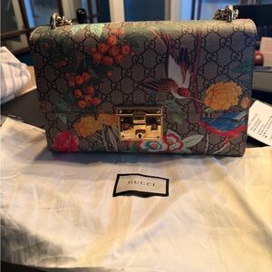 Gucci GG logo Supreme Tian Padlock Shoulder Bag - Large